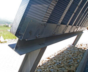 Prefabrykowane hale łukowe - hala łukowa zastosowana jako lekki łukowy dach na konstrukcji stalowej.